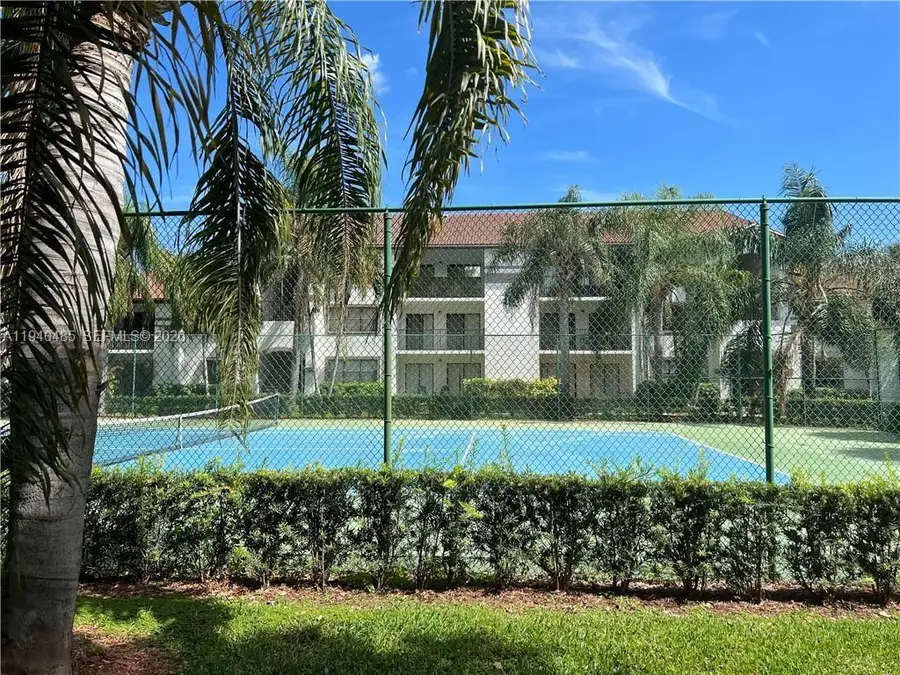 550 S Park Rd #14-8, Hollywood, FL 33021 - Image #2