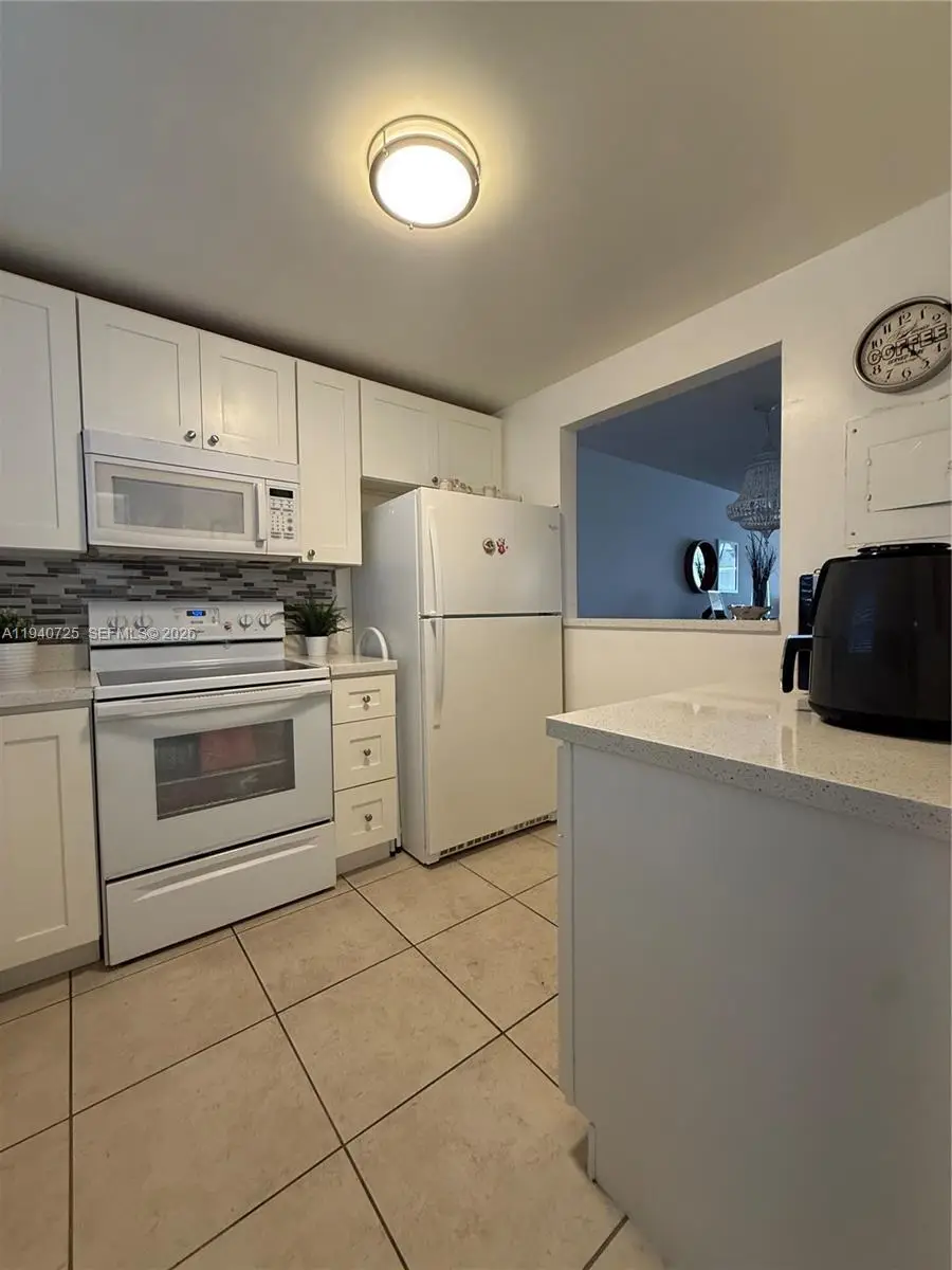 9540 Sunrise Lakes Blvd #208, Sunrise, FL 33322 - Image #2