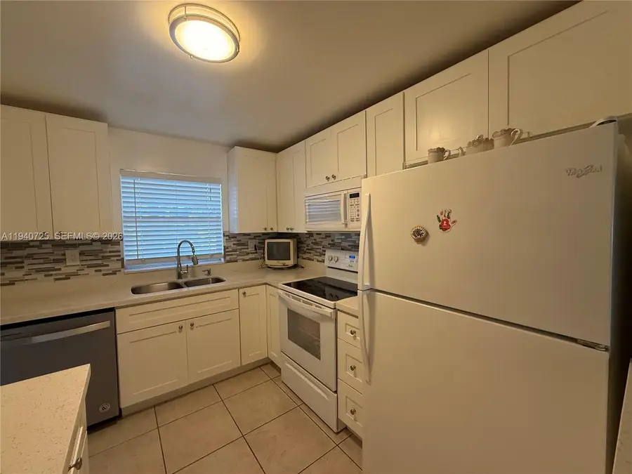 9540 Sunrise Lakes Blvd #208, Sunrise, FL 33322 - Image #3