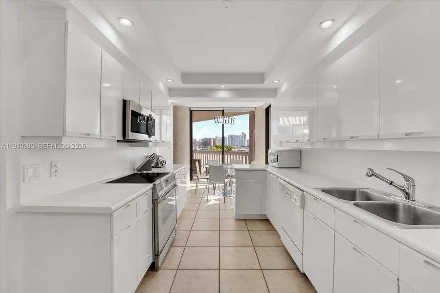 2000 Island Blvd #602, Aventura, FL 33160 - Image #2