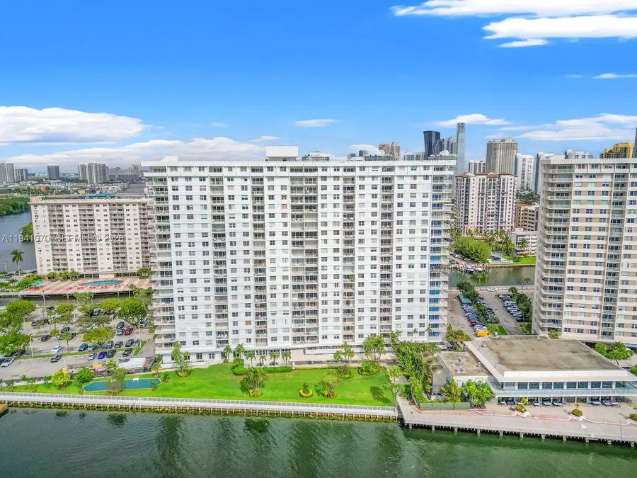 500 Bayview Drive #Ph21, Sunny Isles Beach, FL 33160 - Image #2