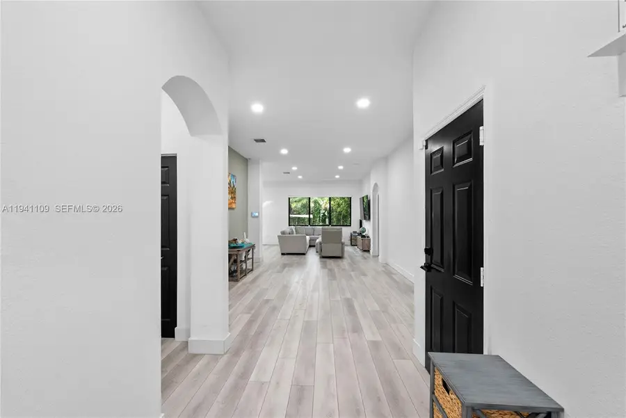 918 NE 36th Ave, Homestead, FL 33033 - Image #2