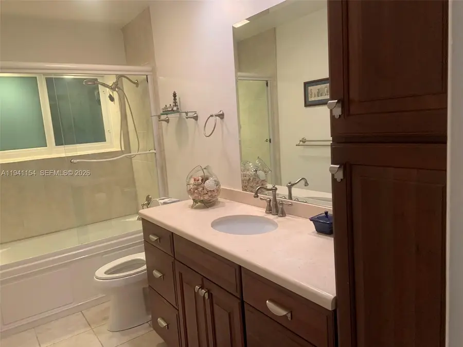 6611 Mckinley St, Hollywood, FL 33024 - #2