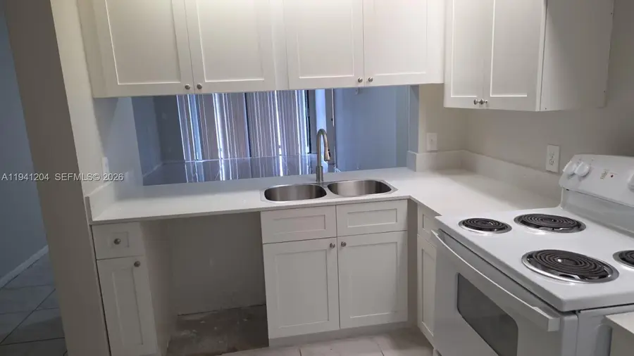 202 Lake Pointe Dr #204, Oakland Park, FL 33309 - Image #2