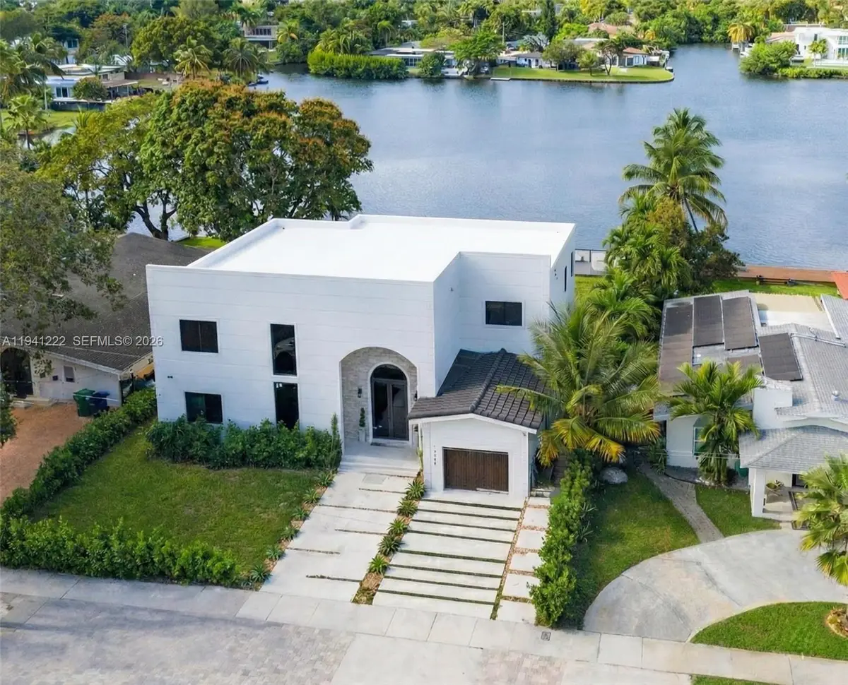 19600 NE 26th Ave, Miami, FL 33180 - Image #1