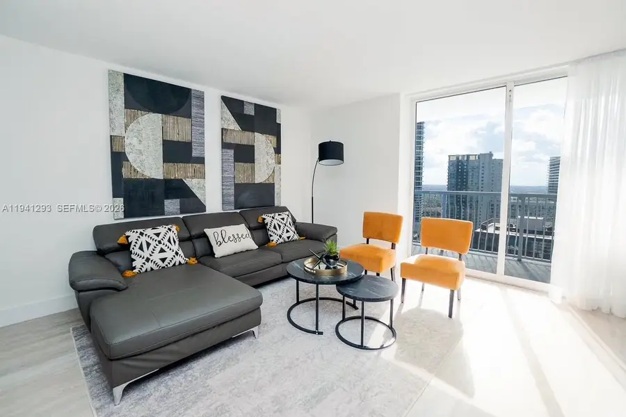 1200 Brickell Bay Dr #3524, Miami, FL 33131 - Image #2