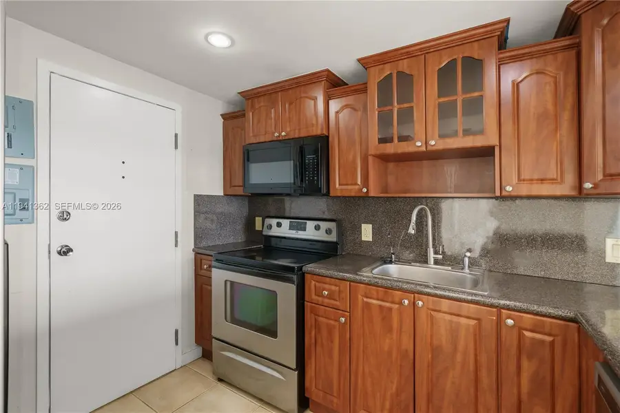 437 Golden Isles Dr #4D, Hallandale Beach, FL 33009 - Image #3