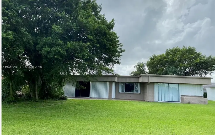 6105 Royal Poinciana Ln, Tamarac, FL 33319 - Image #2