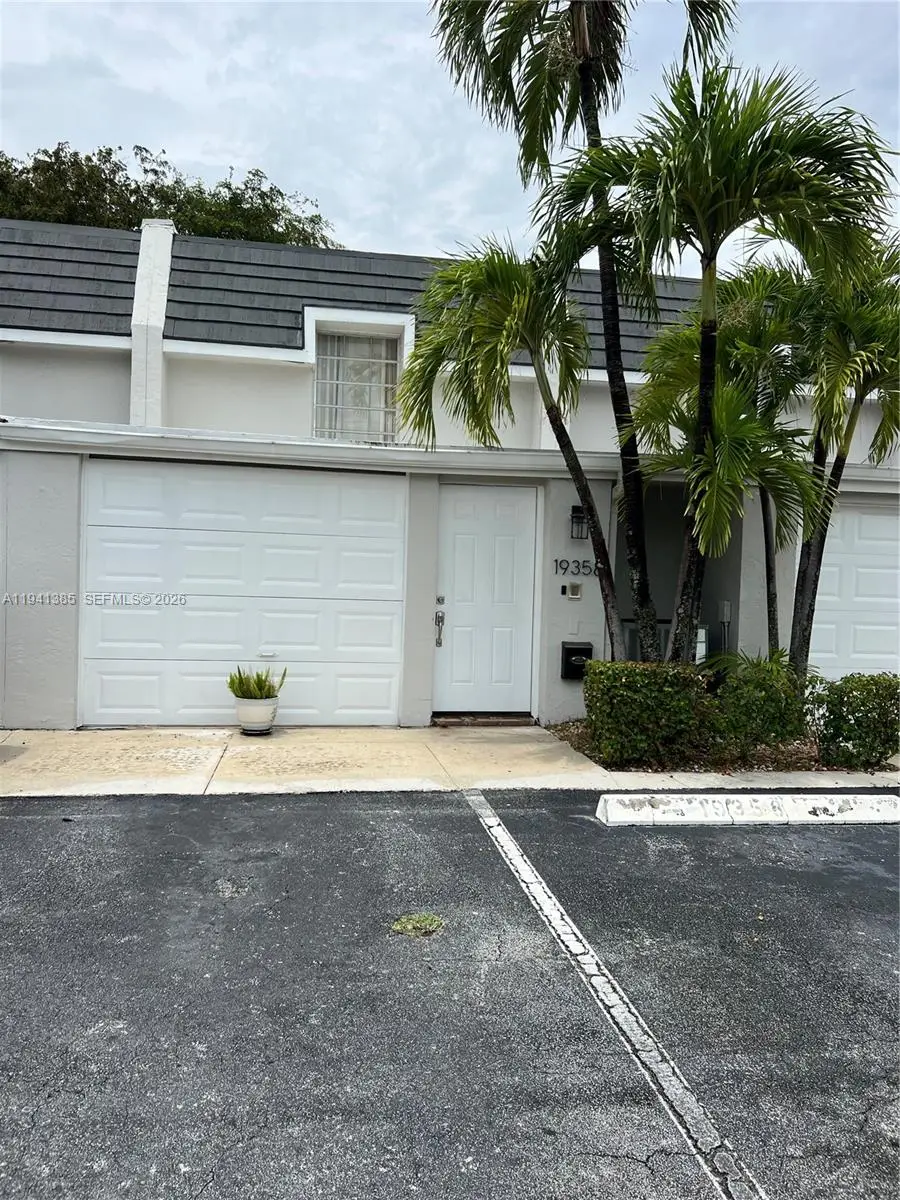 19358 Bobolink Dr, Hialeah, FL 33015 - Image #1