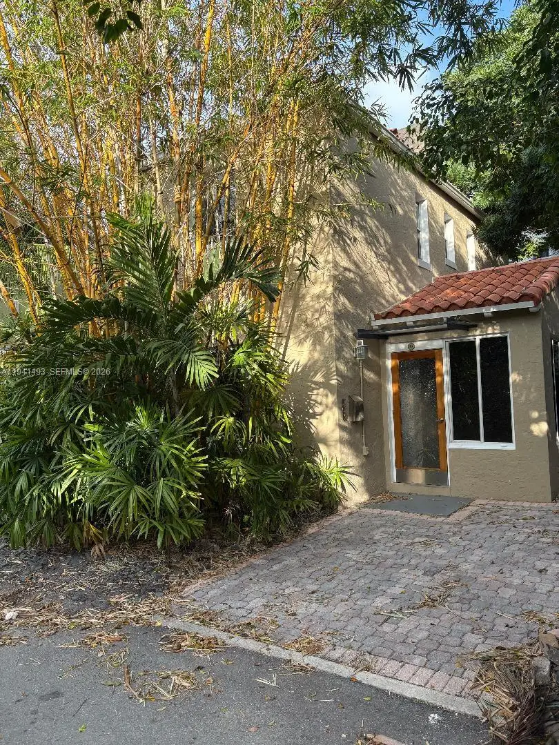 329 W 28th St, Miami Beach, FL 33140 - Image #1