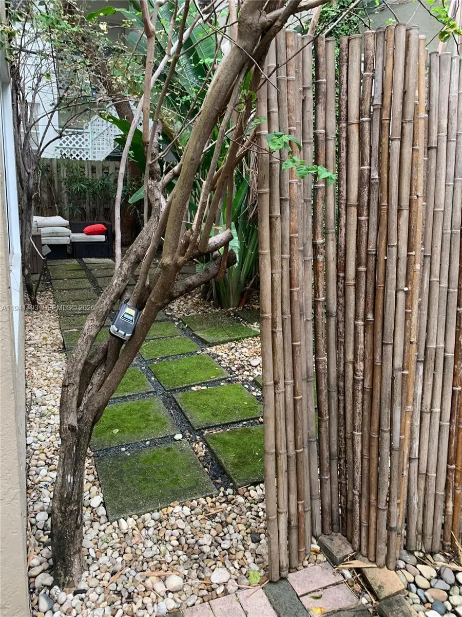 329 W 28th St, Miami Beach, FL 33140 - Image #3