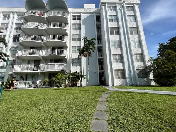 492 NW 165th St Rd #C-611, Miami, FL 33169