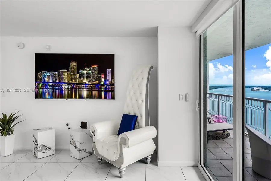 1200 Brickell Bay Dr #2807, Miami, FL 33131 - Image #3