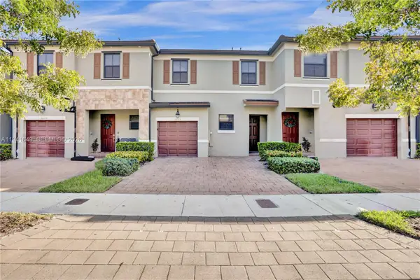 10025 W 32nd Ln, Hialeah, FL 33018