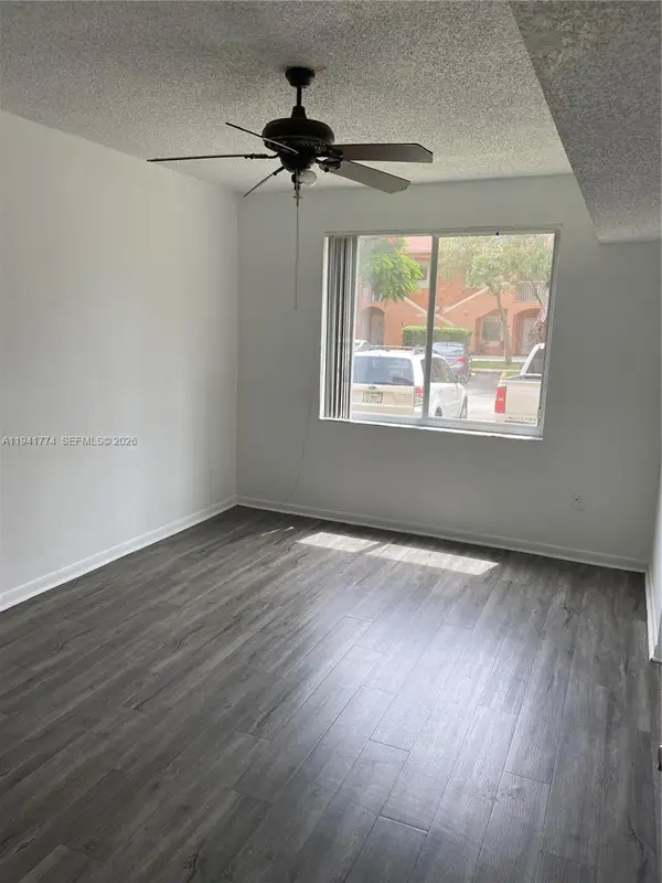 6960 SW 39th St #E107, Davie, FL 33314