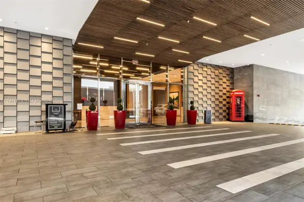 1080 Brickell Ave #3900-3901, Miami, FL 33131