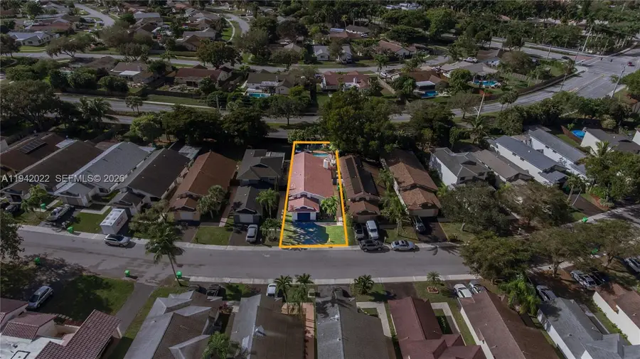 575 Lakeside Cir, Sunrise, FL 33326 - Image #3