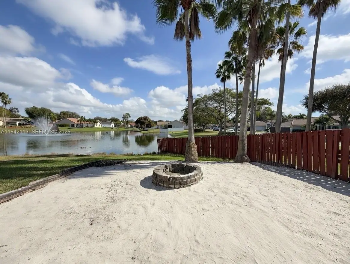 12585 SW 9th Pl, Davie, FL 33325 - Image #1