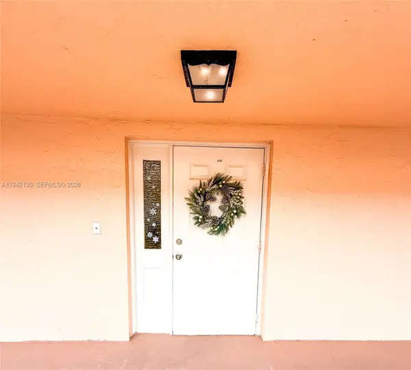 450 Commodore Dr, Plantation, FL 33325