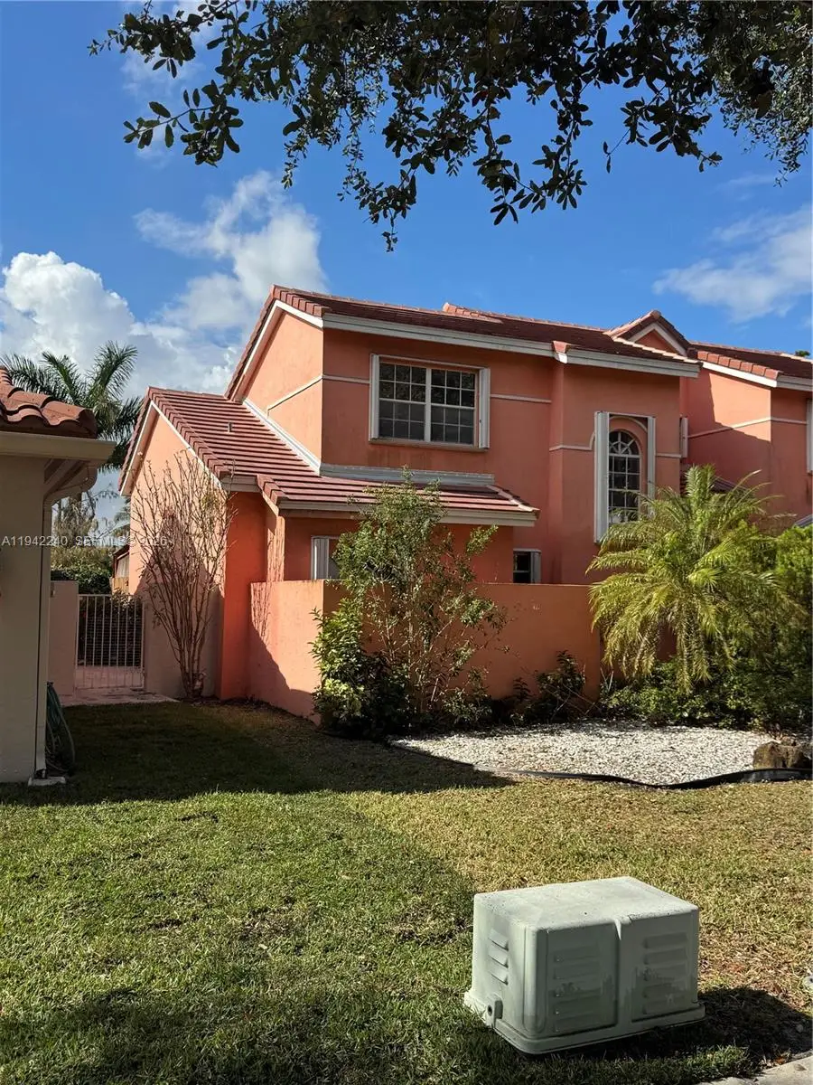 19720 NW 87th Pl, Hialeah, FL 33018 - Image #2