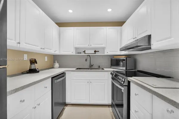 5911 NE 14th Ln #301S, Fort Lauderdale, FL 33334