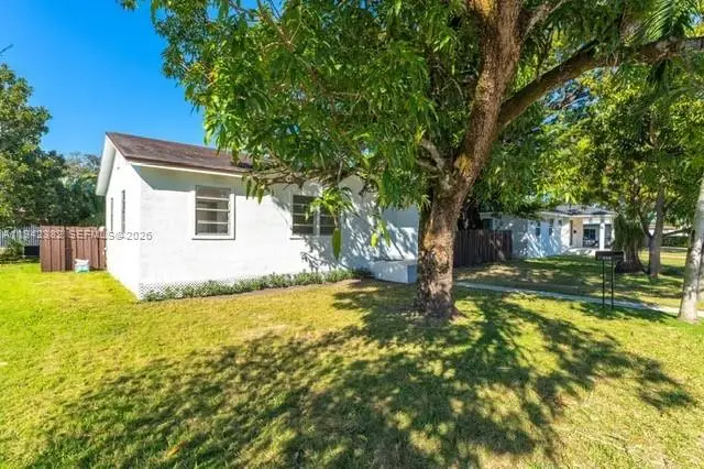 358 Pine Ct, Miami Springs, FL 33166 - Image #2