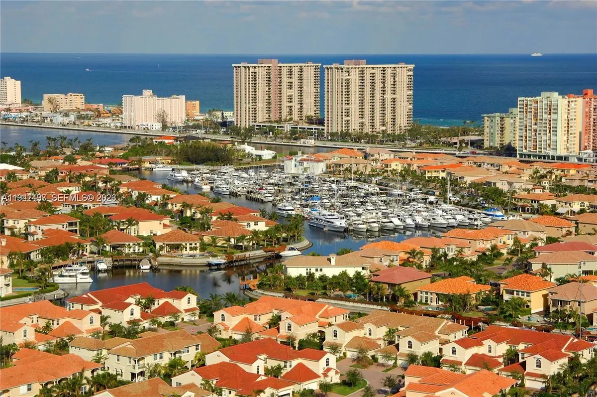 963 S Harbor Vw S, Hollywood, FL 33019 - Image #1