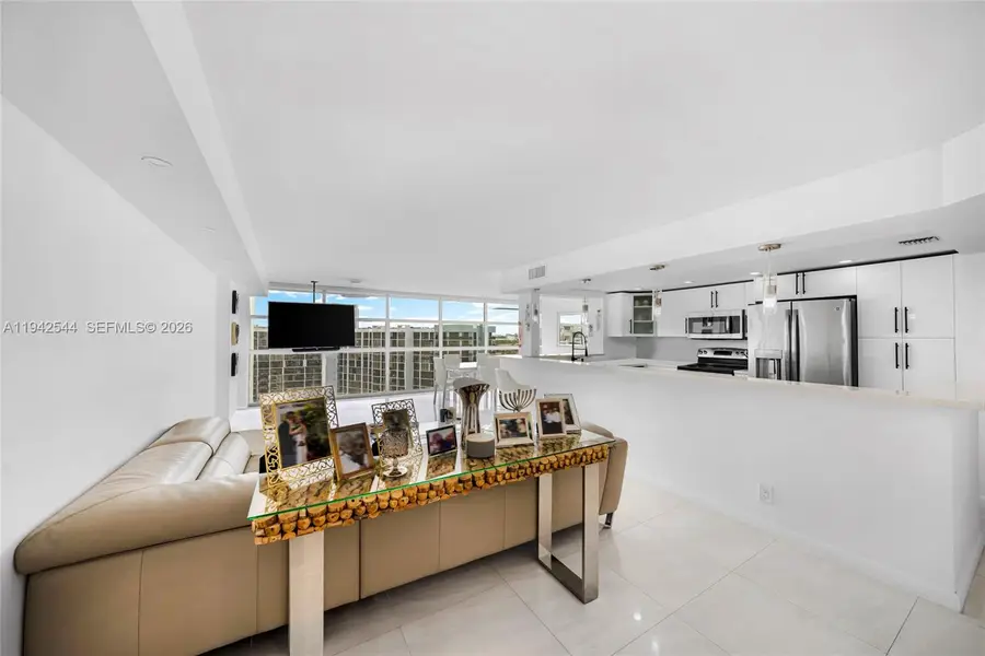 600 Parkview Dr #1114, Hallandale Beach, FL 33009 - Image #3