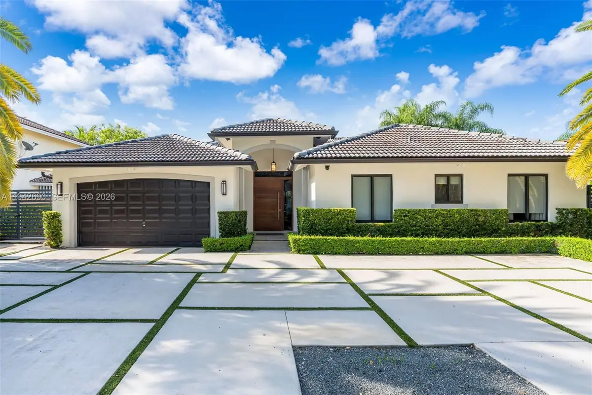 15818 SW 97th Ter, Miami, FL 33196 - Image #1