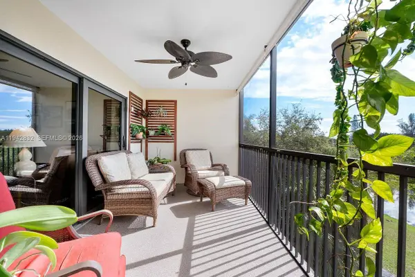 2200 S Cypress Bend Dr #406, Pompano Beach, FL 33069