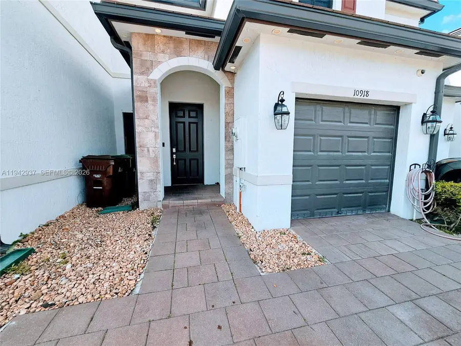 10918 W 33rd Way, Hialeah, FL 33018 - Image #3