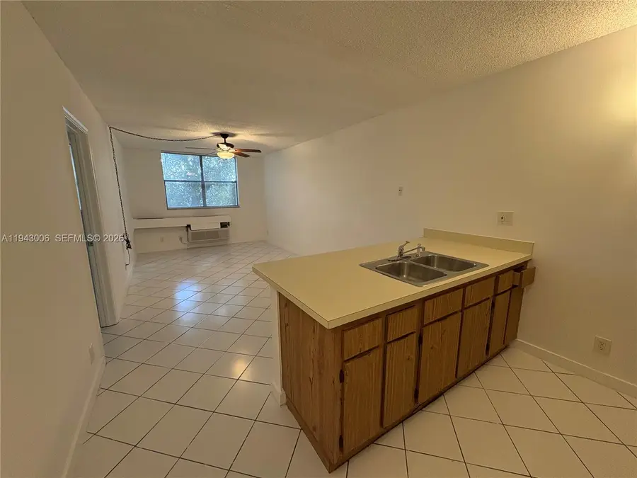 2401 Riverside Dr #314-B, Coral Springs, FL 33065 - Image #2