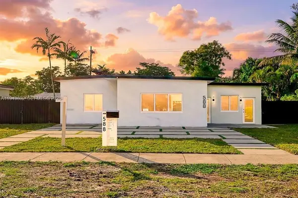 588 Palmetto Dr, Miami Springs, FL 33166