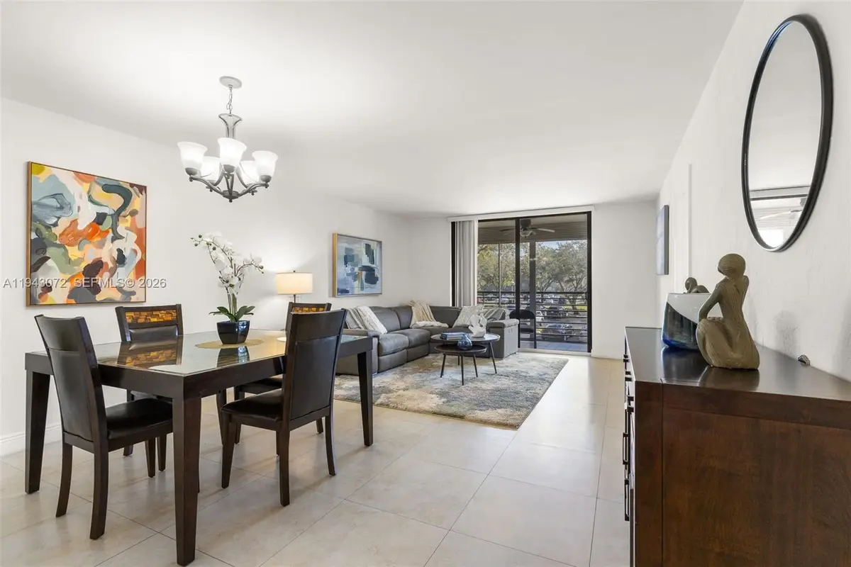 1000 Colony Point Cir #220, Pembroke Pines, FL 33026 - Image #1