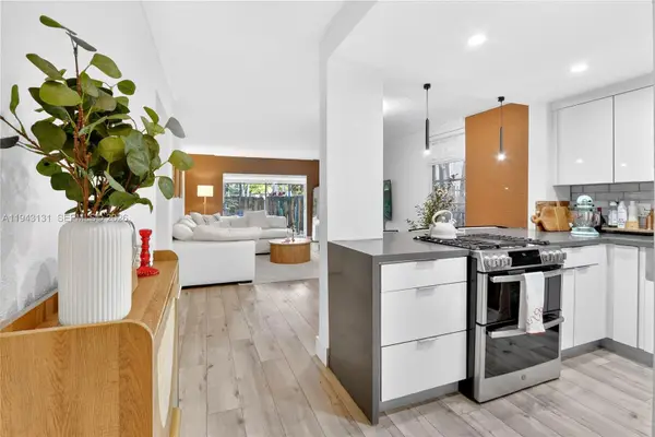 6902 N Kendall Dr #E101, Pinecrest, FL 33156