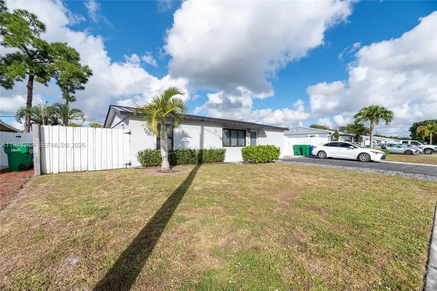 1417 SW 48th Ave, Fort Lauderdale, FL 33317 - Image #3