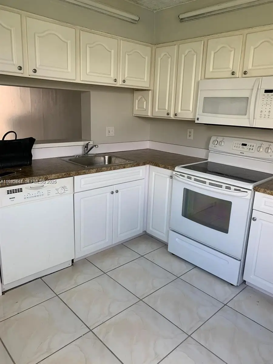 1190 Washington Cir #1190C, Homestead, FL 33034 - Image #2