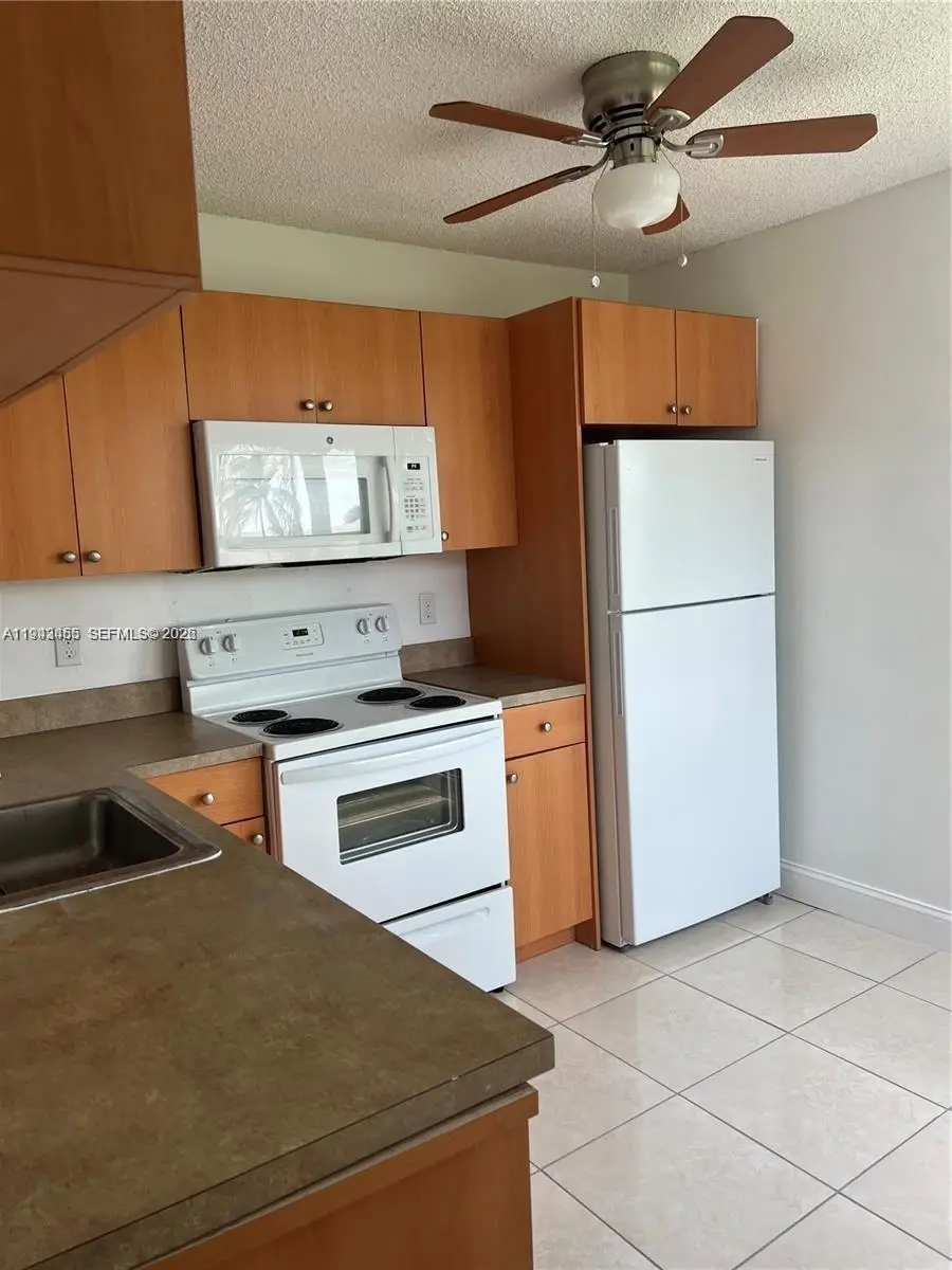 1017 Washington Cir #1017-I, Homestead, FL 33034 - Image #1