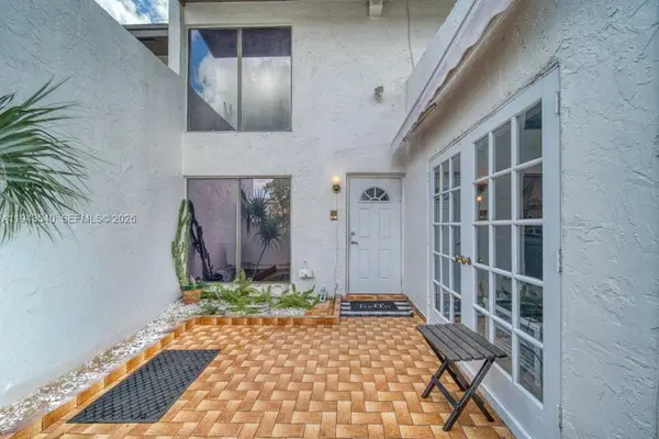 10920 SW 71st St, Miami, FL 33173