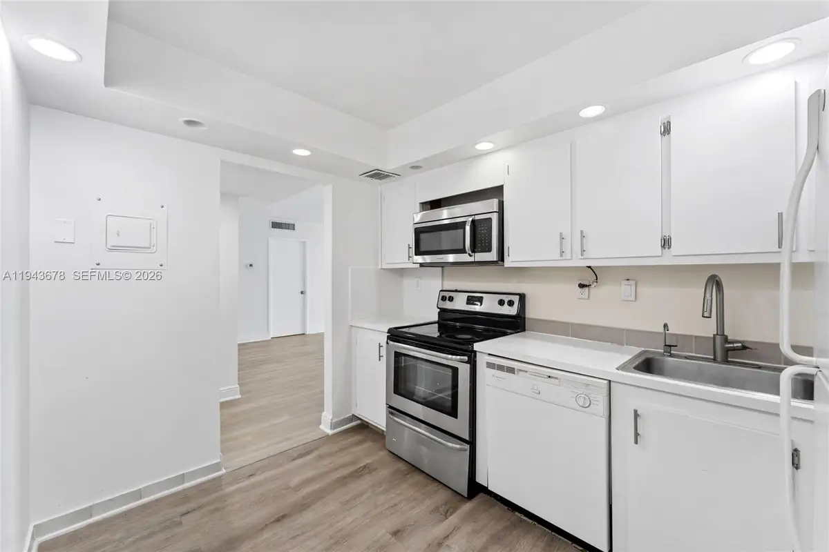 3731 N Country Club Dr #921, Aventura, FL 33180 - Image #1