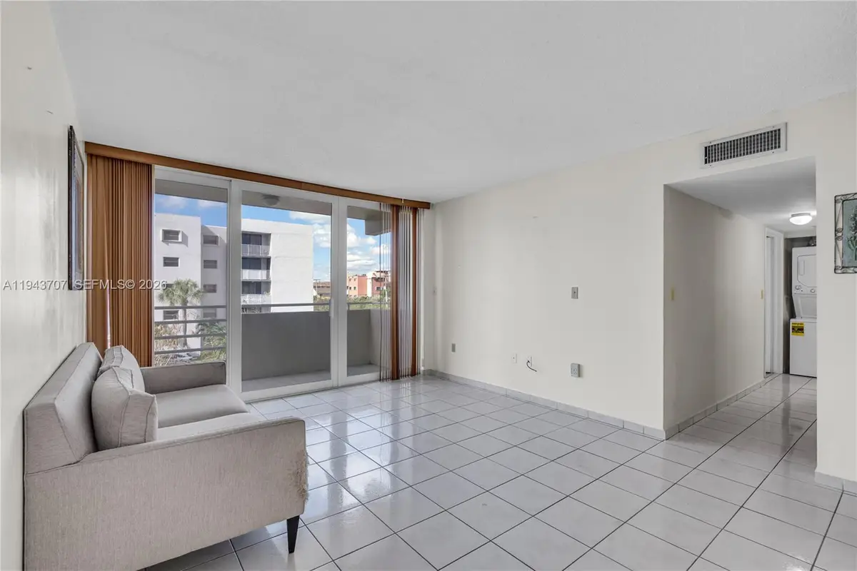 8050 NW 8th St #305, Miami, FL 33126 - Image #1