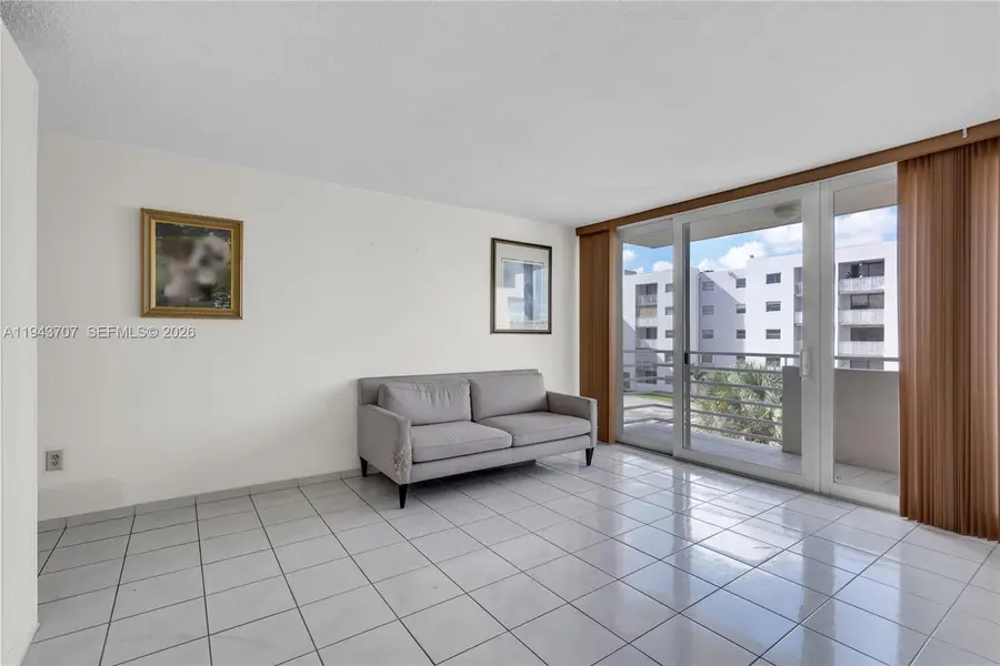 8050 NW 8th St #305, Miami, FL 33126 - Image #2