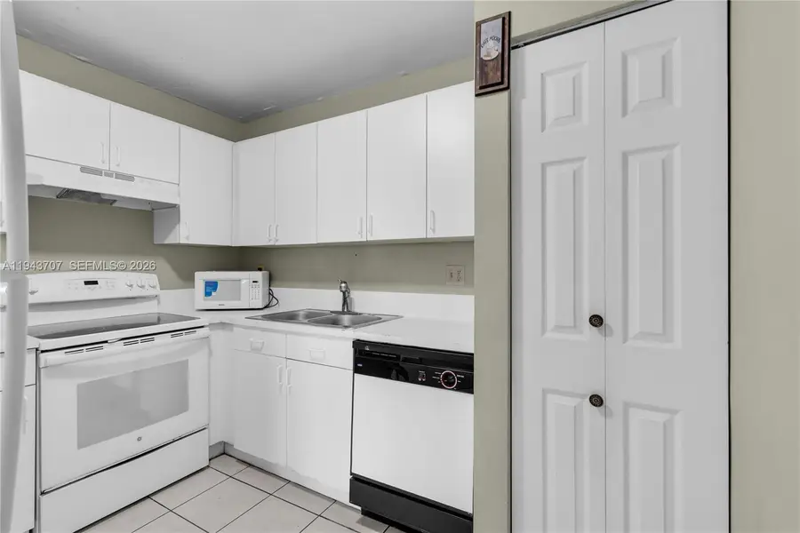 8050 NW 8th St #305, Miami, FL 33126 - Image #3