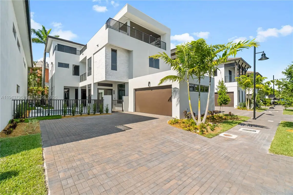 8091 NW 48th Ter, Doral, FL 33166 - Image #1