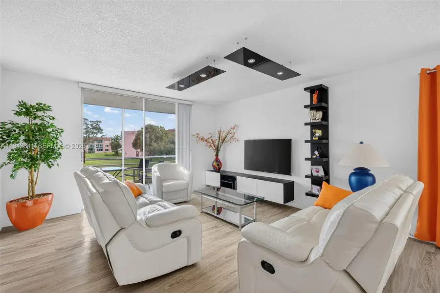 9481 Sunrise Lakes Blvd #210, Sunrise, FL 33322 - Image #3