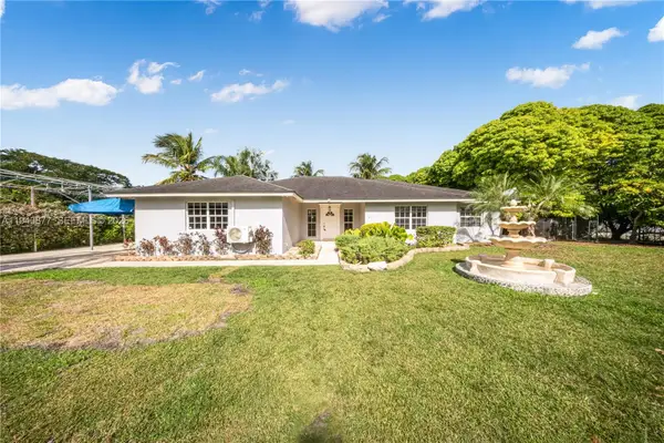 18405 SW 216th St, Miami, FL 33170