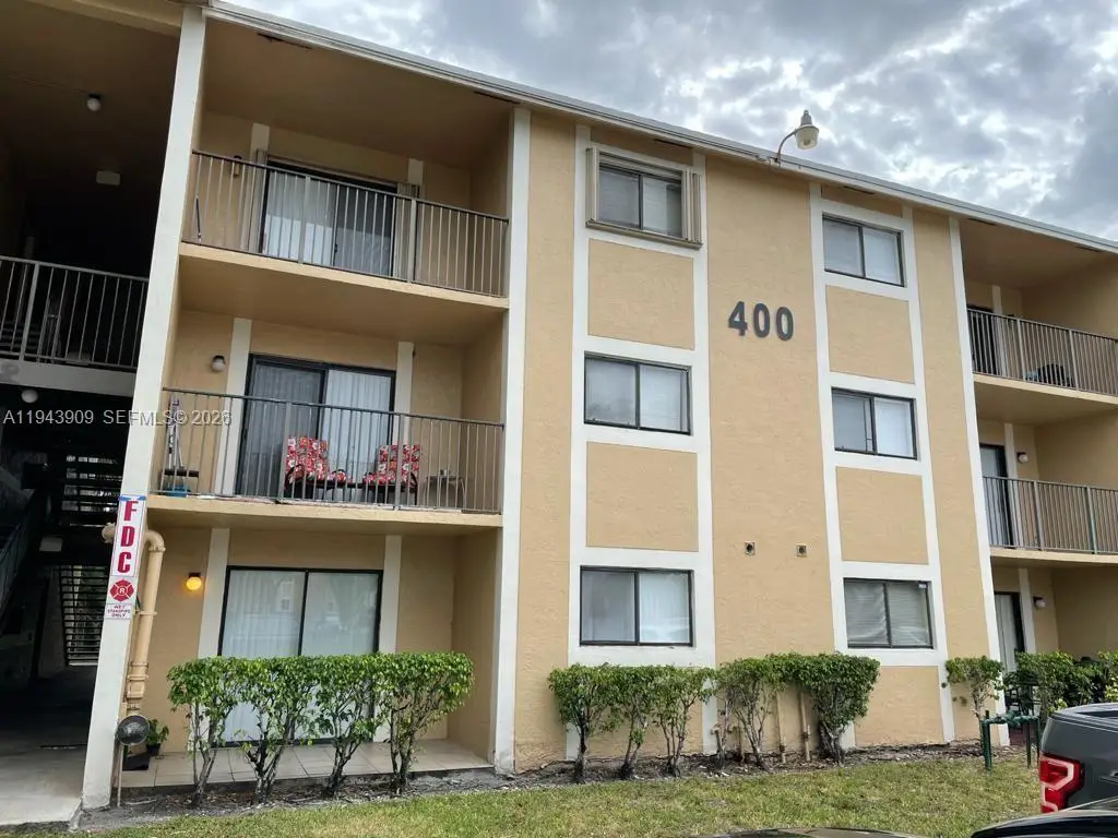 400 Palm Cir W #104, Pembroke Pines, FL 33025 - Image #1