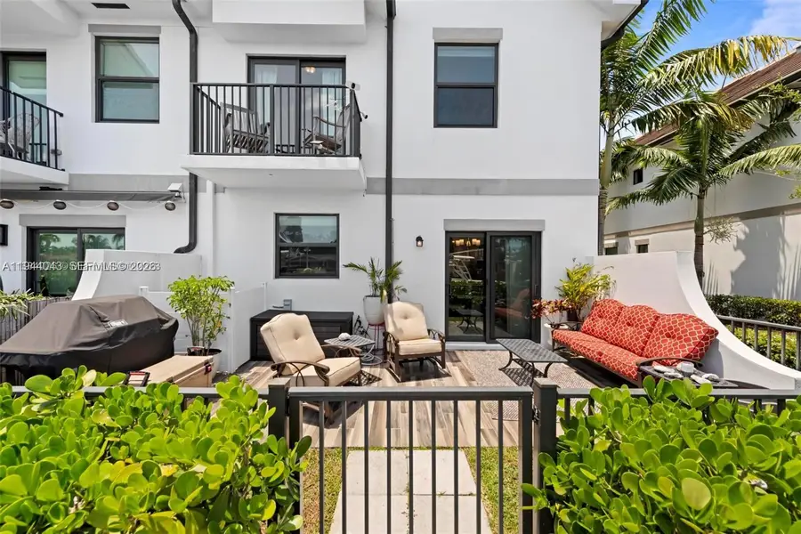 4518 E Aqua Bella Ln, Dania Beach, FL 33312 - Image #2