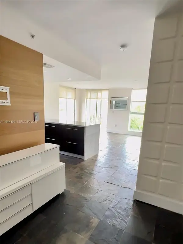 16590 NE 26th Ave #402, North Miami Beach, FL 33160