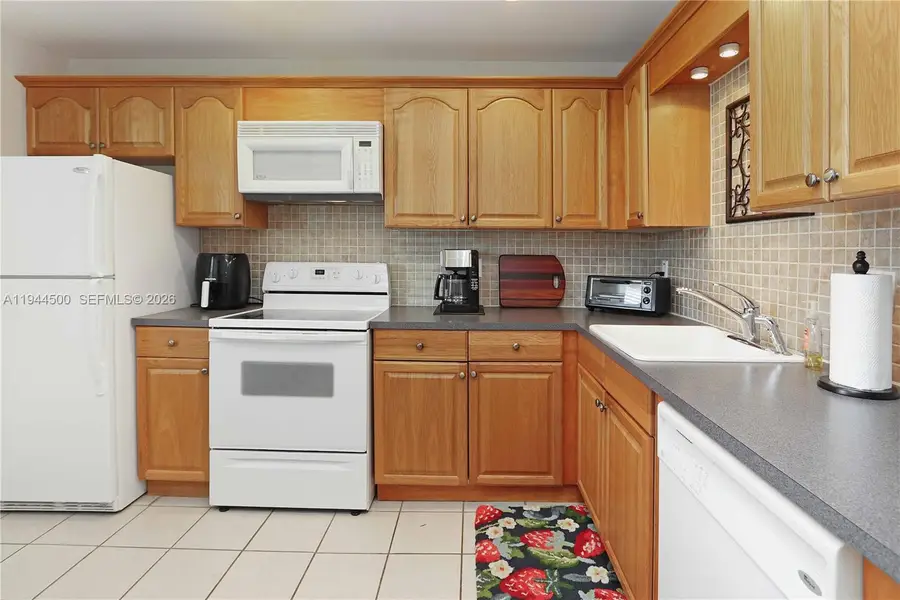 1425 Atlantic Shores Blvd #110, Hallandale Beach, FL 33009 - Image #2